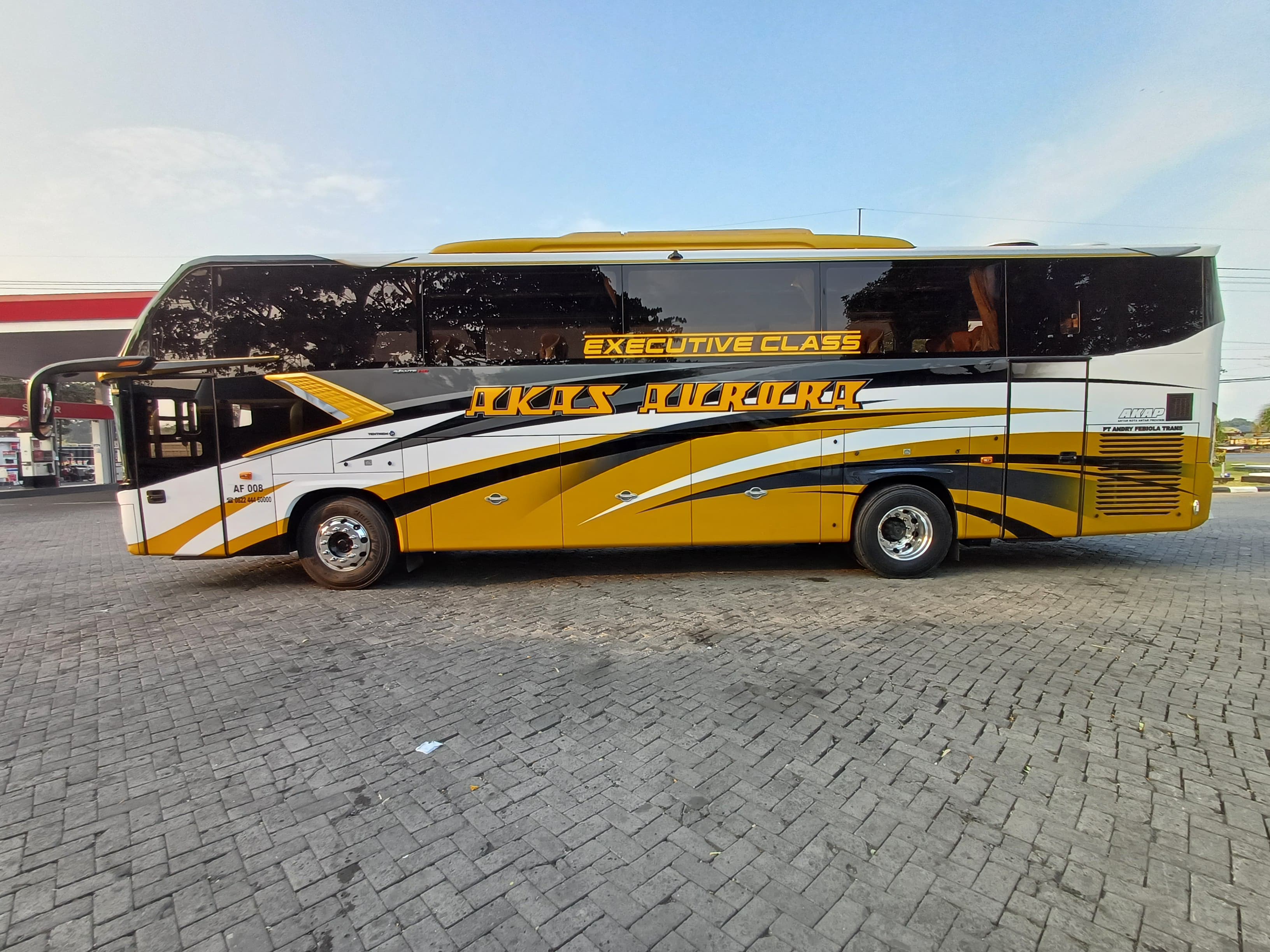 AF 008 /  ARMAAN-MERCEDES BENZ-OH 1626 L 4X2 M